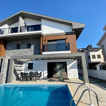 펜션 House Of Alice - With Pool Near Calis